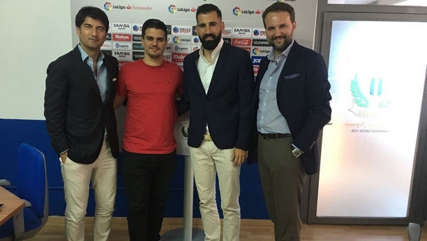 Υπέγραψε στη Λεγκανές ο Σιόβας