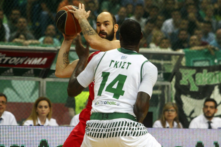 PHOTO: Το “respect” του Γκιστ στον Σπανούλη!