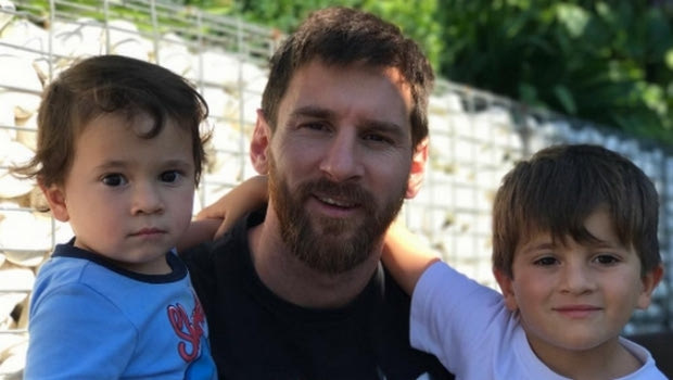 Χαλαρώνει στην Ίμπιζα ο Μέσι