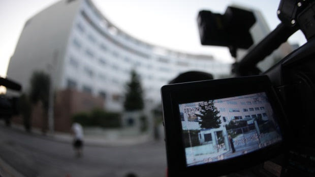 Στις 7 άδειες του ΕΣΡ, οι καναλάρχες απαντούν με… 12