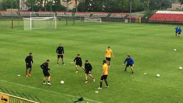 Εντατικά ανάπτυξης στο 4-4-1-1