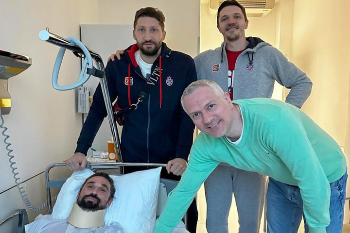 Αλέξι Σβεντ: Οι φωτογραφίες του από το νοσοκομείο μετά τη δολοφονική επίθεση των χούλιγκανς