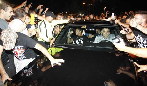 Στην Αθήνα για την ΑΕΚ ο Αραούχο