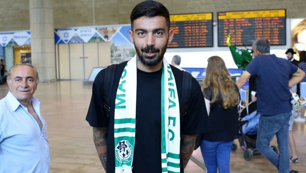 Υποδέχθηκαν τον Κλάους με κασκόλ της Μακάμπι Χάιφα