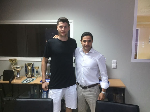 Υπέγραψε στη Λαμία ο Μελίσσας