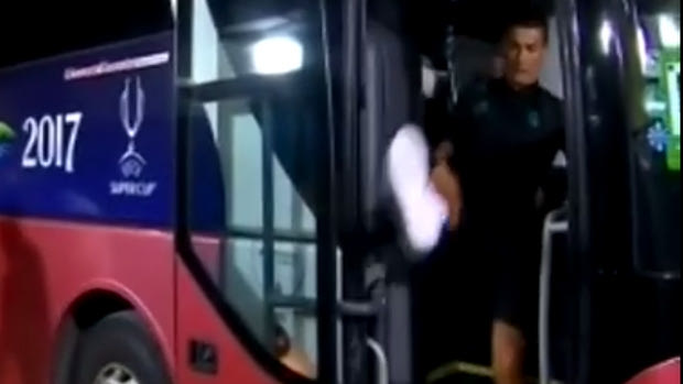 Παραλίγο… τούμπα για τον Ρονάλντο