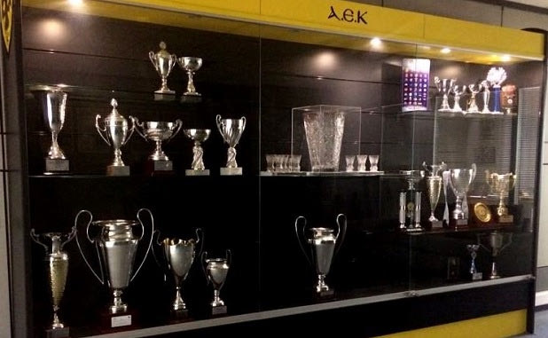 Κατασκευάζει αντίγραφα των τροπαίων της η ΑΕΚ