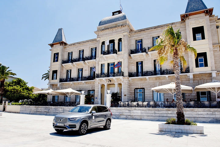 H Volvo κάνει διακοπές στις… Σπέτσες