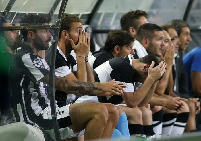 Live συζήτηση με τον Κώστα Πετρωτό