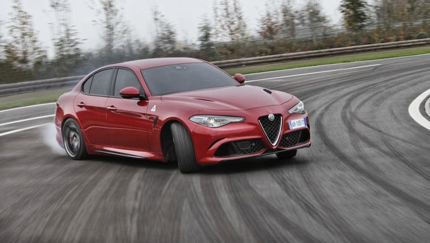 Η τριπλέτα της Ferrari οδηγεί την Giulia QV των 510 ίππων