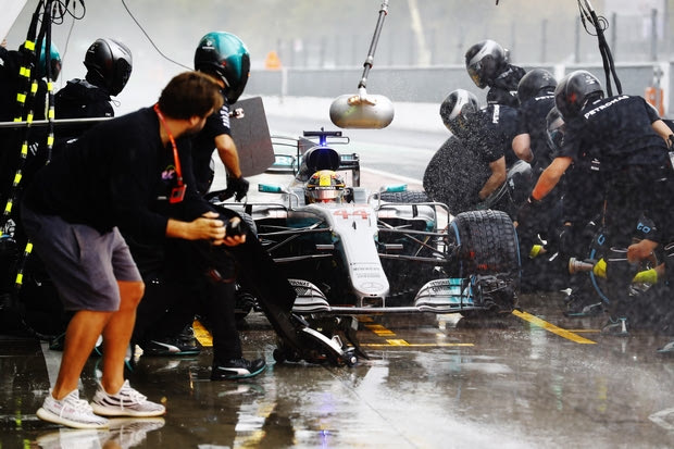 O Lewis, το ρεκόρ και ο Schumacher