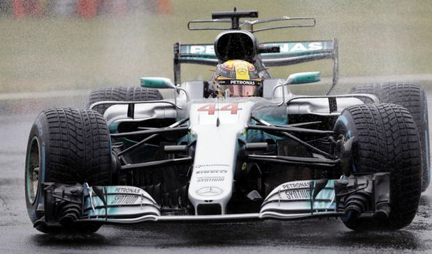 GP Ιταλίας: Pole και ρεκόρ στη βροχή για Hamilton