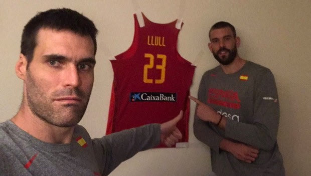 Η αφιέρωση των Ισπανών στον τραυματία Σέρχιο Γιουλ