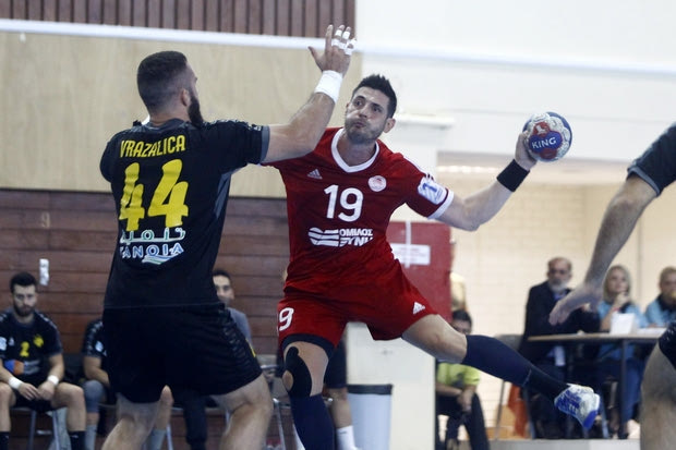 Ο Αλβανός χάρισε τη νίκη στον Ολυμπιακό, 20-19 την ΑΕΚ