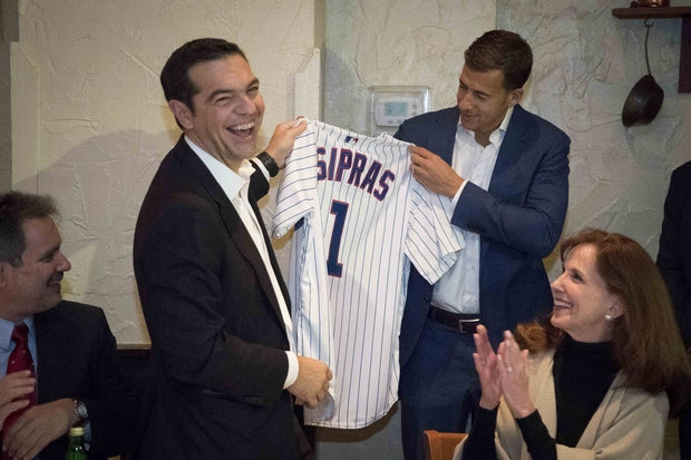 Ο Τσίπρας με φανέλα των πρωταθλητών Chicago Cubs!