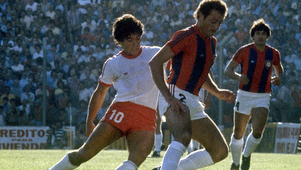 Μαραντόνα: 41 χρόνια από το ντεμπούτο του D10S