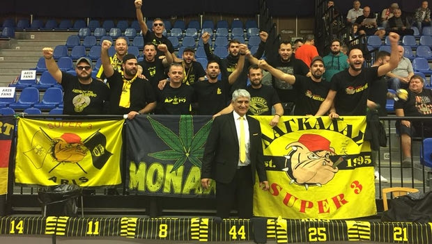 Στην Τσεχία ο κόσμος του Άρη βγήκε φωτογραφία με τον Γιαννάκη