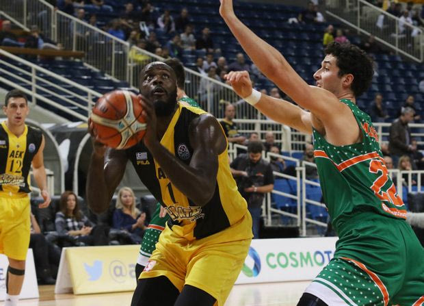Ξύπνησε (πάλι) αργά η ΑΕΚ, ήττα με 70-74 από την Μπάνβιτ