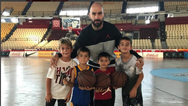 Ο αριστερόχειρας Σπανούλης junior κάνει θραύση!
