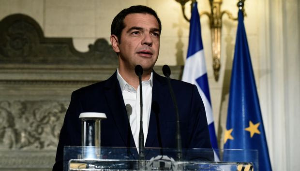 Πλασέ με το δεξί ο Τσίπρας