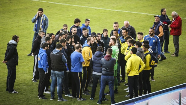 Στο γήπεδο οι οργανωμένοι του Παναιτωλικού, μίλησαν με τους παίκτες