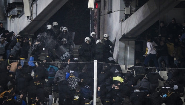 Πρόταση γάμου στο ΟΑΚΑ με… δακρυγόνα