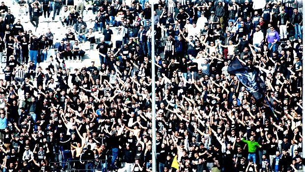Με συνοδεία αστυνομικών στο σύνδεσμό τους στην Ομόνοια οπαδοί του ΠΑΟΚ