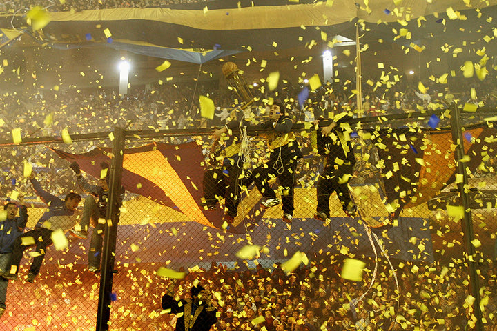 Όταν η εξέδρα του Άρη θυμίζει Boca Juniors και Αργεντινή