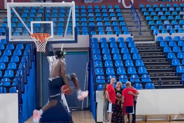 MundoBasket 2023, Γαλλία: Ο Φρανσίσκο έκανε τρομερό κάρφωμα στην προπόνηση, περνώντας την μπάλα ανάμεσα από τα πόδια του