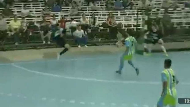 Φανταστικό γκολ σε αγώνα futsal στην Αργεντινή