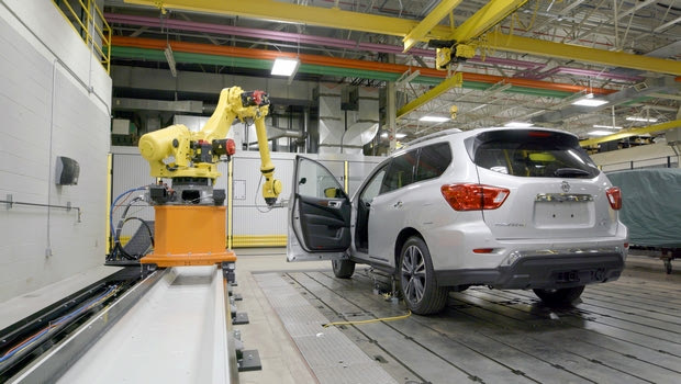Γιατί η Nissan χτυπάει τις… πόρτες;