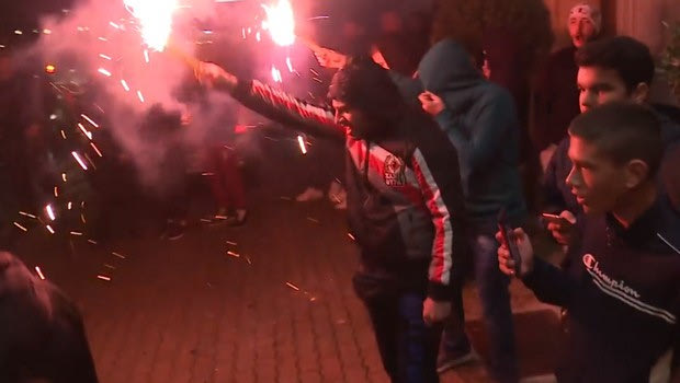Αποθέωση του Ολυμπιακού κατά την άφιξη στα Χανιά