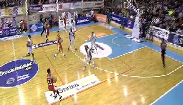 Buzzer beater του Ρόμπερτς από τα έντεκα μέτρα