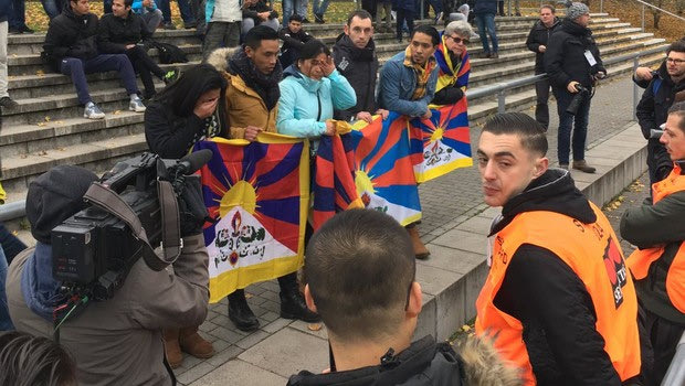 Διακόπηκε η πρεμιέρα της εθνικής Κίνας στη Γερμανία λόγω… Θιβέτ