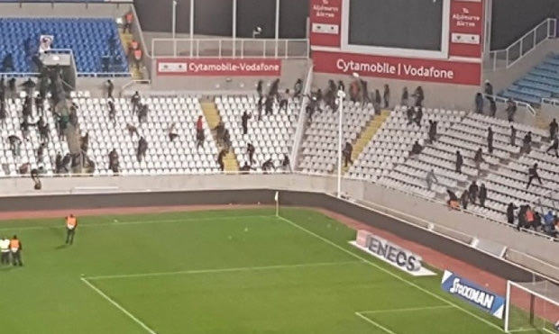 Ξύλο μεταξύ οπαδών Ομόνοιας και ΑΠΟΕΛ