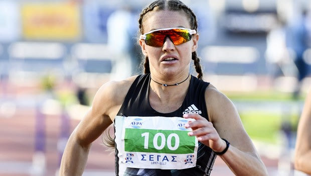 Η Δαλάκα στο γκρουπ του Παπαευαγγέλου