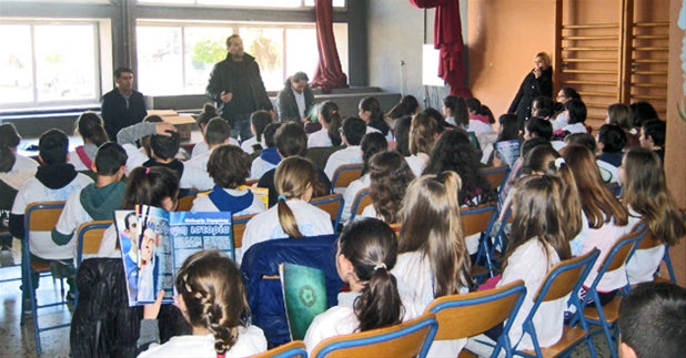Η “πάσα στα θρανία”, γίνεται… ασίστ!