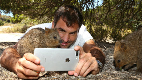 Selfie με… κουόκα ο Φέντερερ!