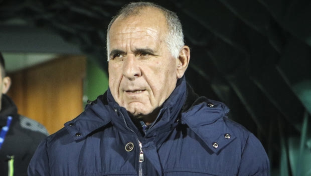 Κωνσταντίνου: “Δεν είναι ελεύθερος ο Χουλτ”