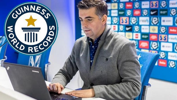 Έπαιξε 221 σεζόν στο Football Manager και κέρδισε 680 τρόπαια