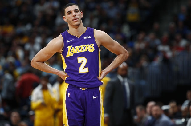 Παραλίγο… σύρραξη στο Nuggets-Lakers για τα μάτια του Lonzo Ball