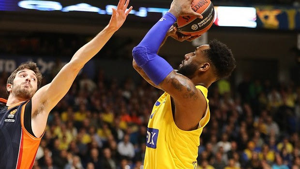 Η Μακάμπι έπιασε τον Παναθηναϊκό, 94-91 τη Βαλένθια