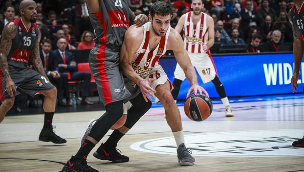 Ευχές για ταχεία ανάρρωση στον Σάστρε από Ολυμπιακό και Παπαπέτρου