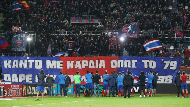 Οι οπαδοί του Πανιωνίου αποθέωσαν τους παίκτες παρά την ήττα από τον ΠΑΟΚ