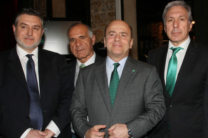 Κουνάει τα πιόνια ο Αλαφούζος