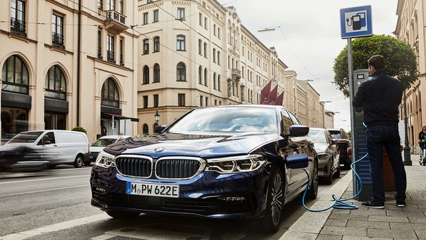 Μεγαλύτερη ηλεκτρική αυτονομία από τη BMW