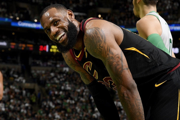 Ο LeBron ακούστηκε σε συνέντευξη συμπαίκτη του να πανηγυρίζει καλάθι του Wade!