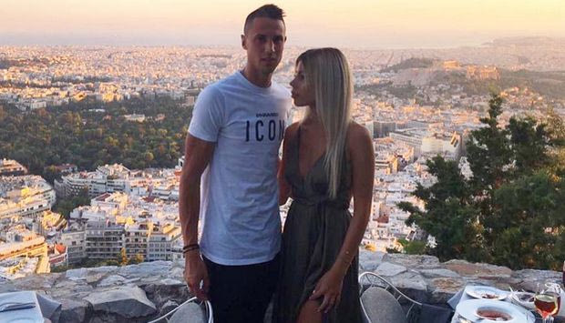 Με φωτογραφία της συντρόφου του τα γάντια του Βλαχοδήμου