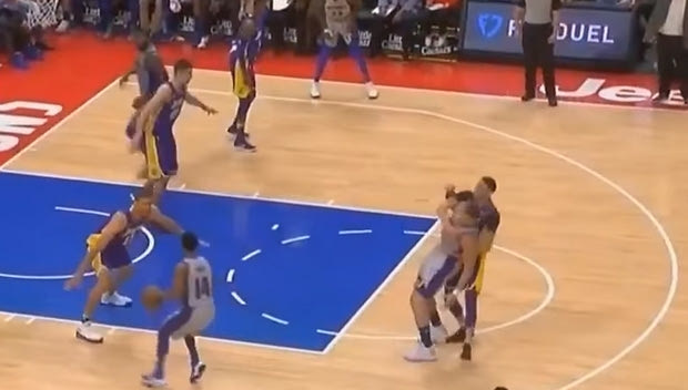 Ένταση ανάμεσα σε Ball και Griffin