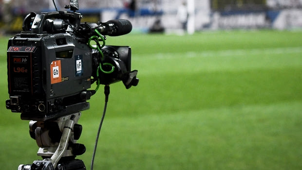 Θέλει την κεντρική διαχείριση της Super League η Cosmote TV